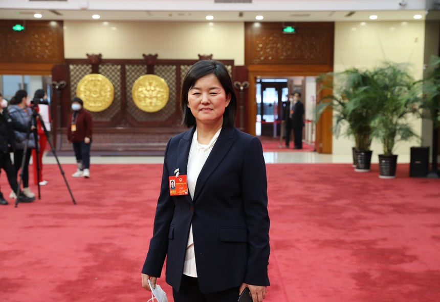 非遗张丽辉委员保护非遗要像保护自己的孩子一样