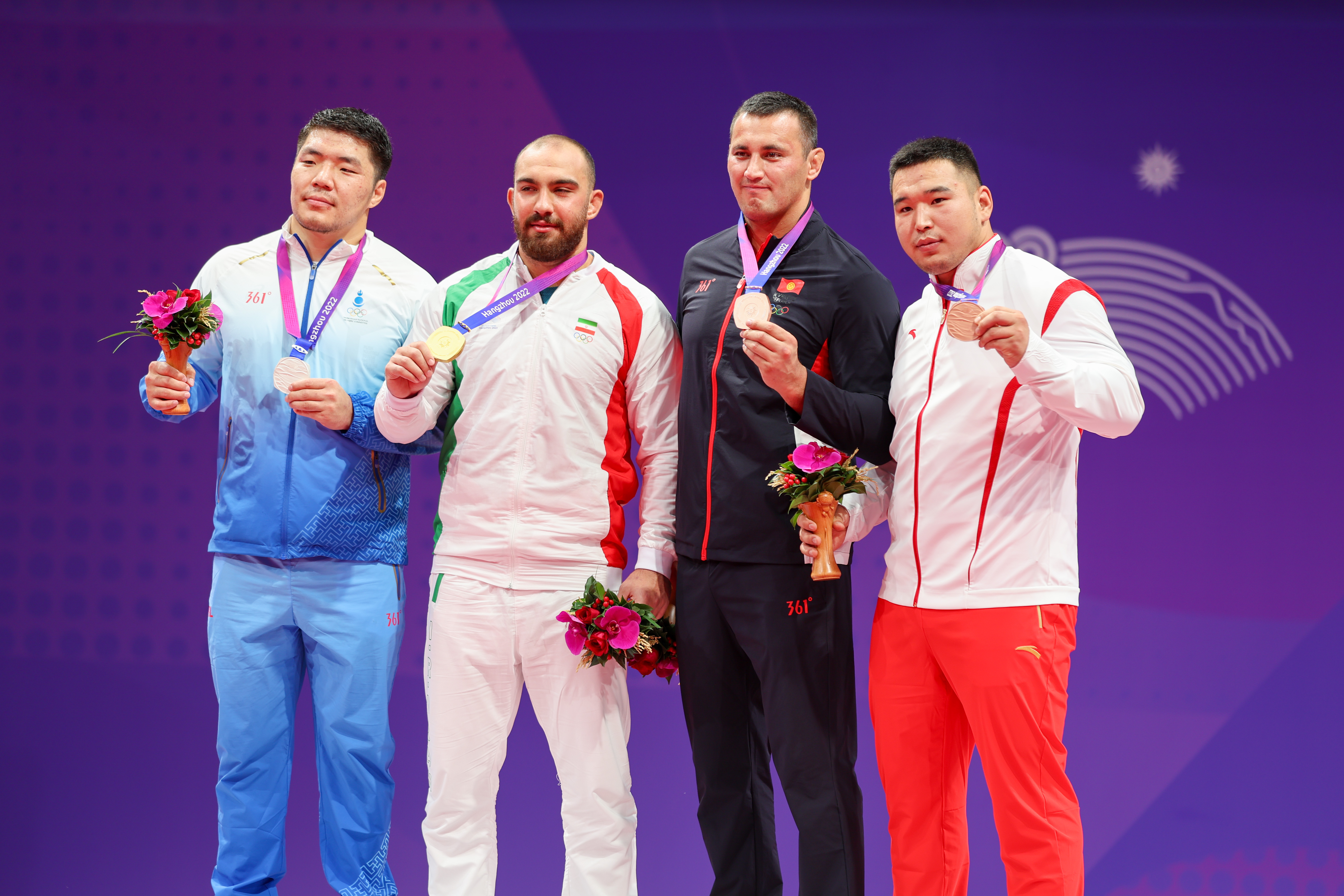内蒙古摔跤手布和额尔敦亚运会摘铜