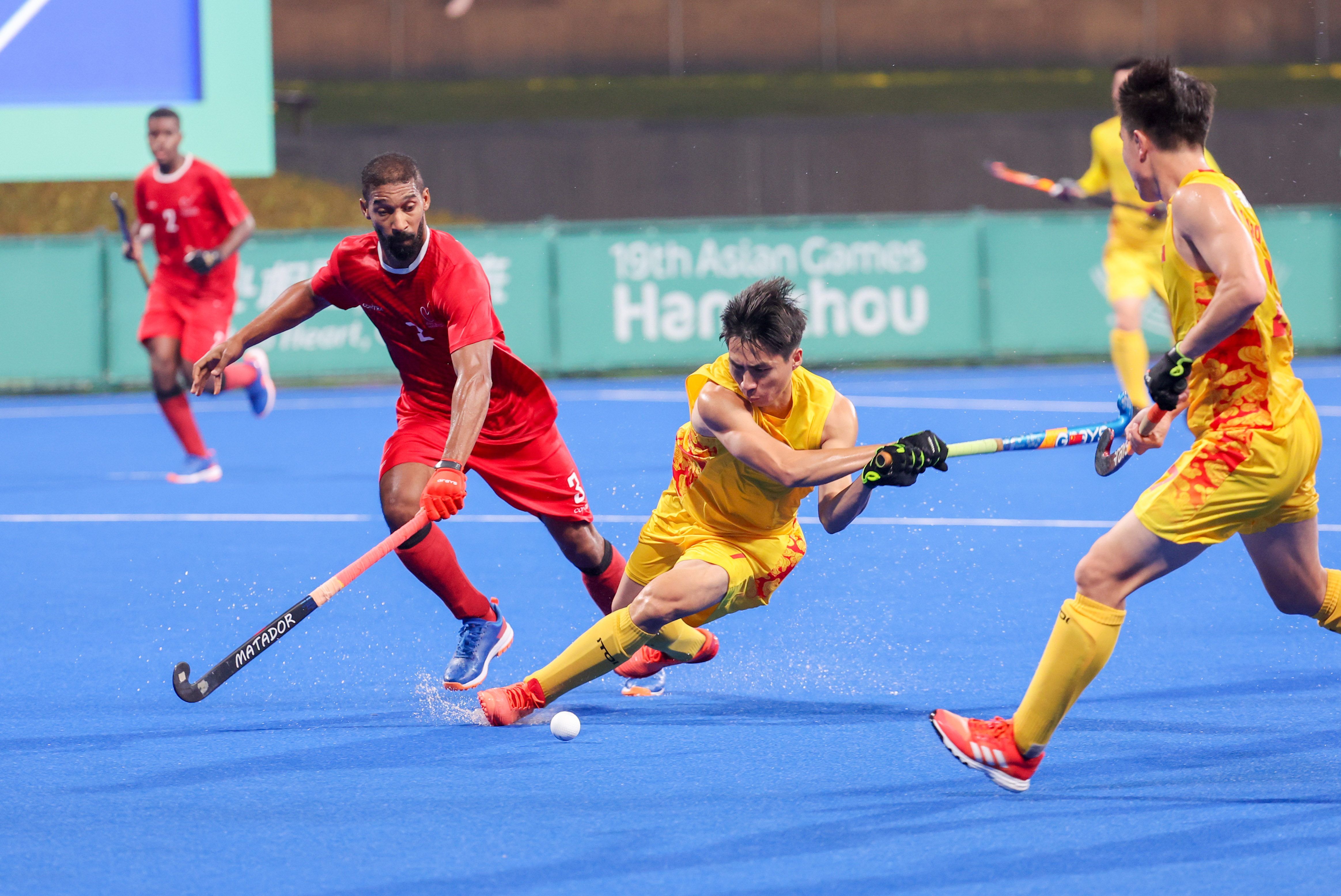 24日晚,中国曲棍球男队在拱墅运河体育公园体育场迎来杭州亚运会首秀