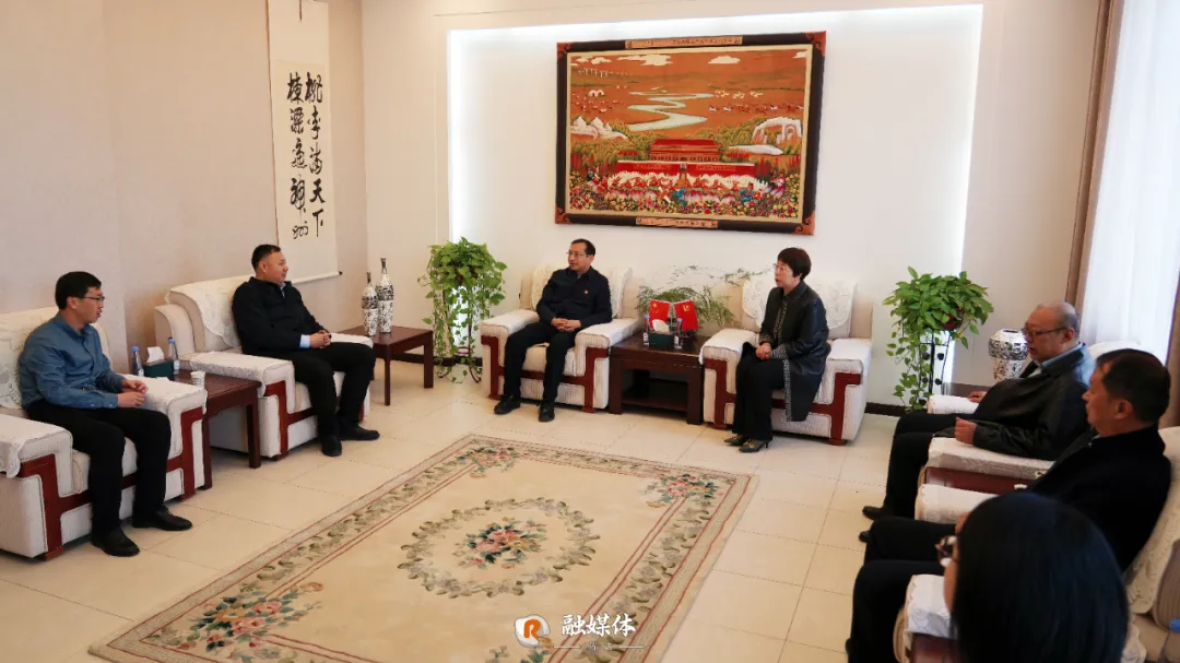 广泛开展深层次合作,3月25日,乌达区领导韩伟,刘娜仁一行赴包头师范
