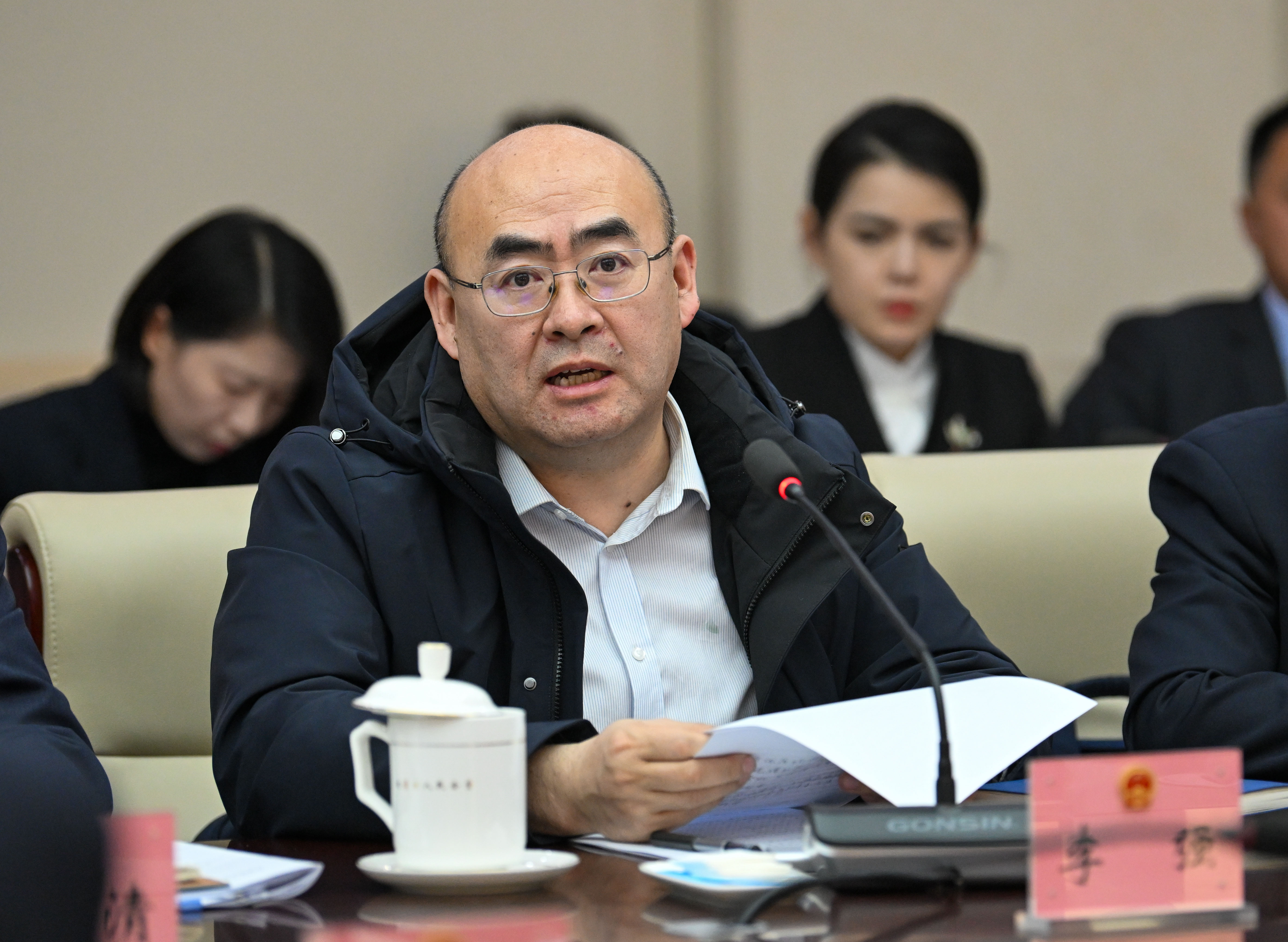 新闻>1月30日下午,赤峰市代表团赵兰广代表在审议政府工作报告时建议