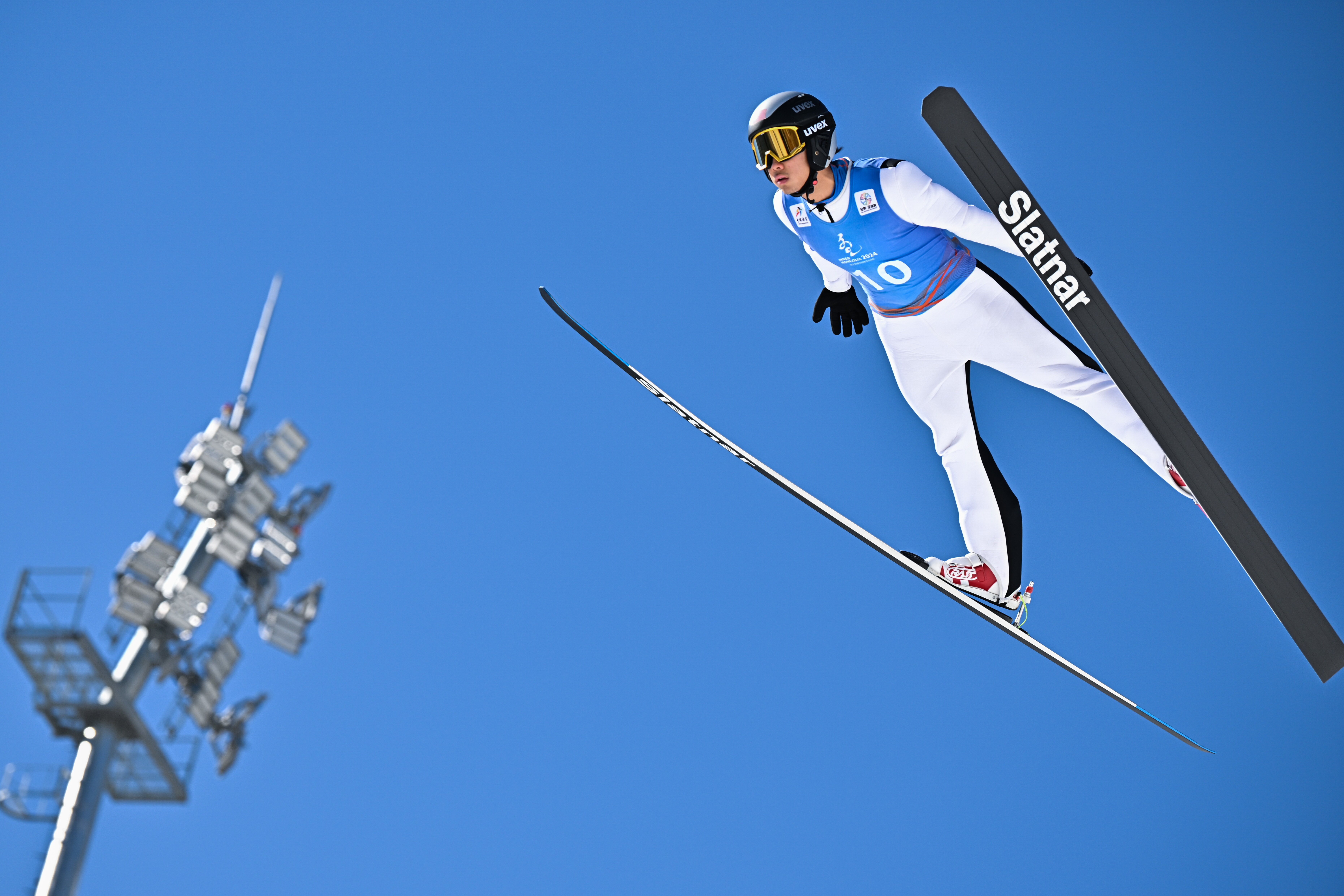 滑雪跳台侧面图片
