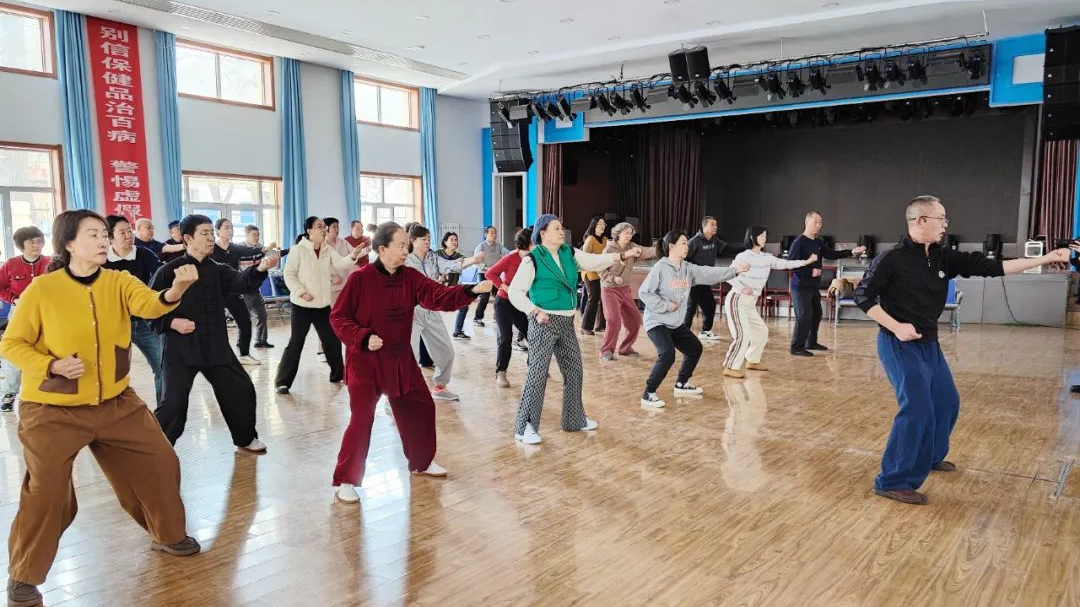 老年大学让银龄生活多姿多彩