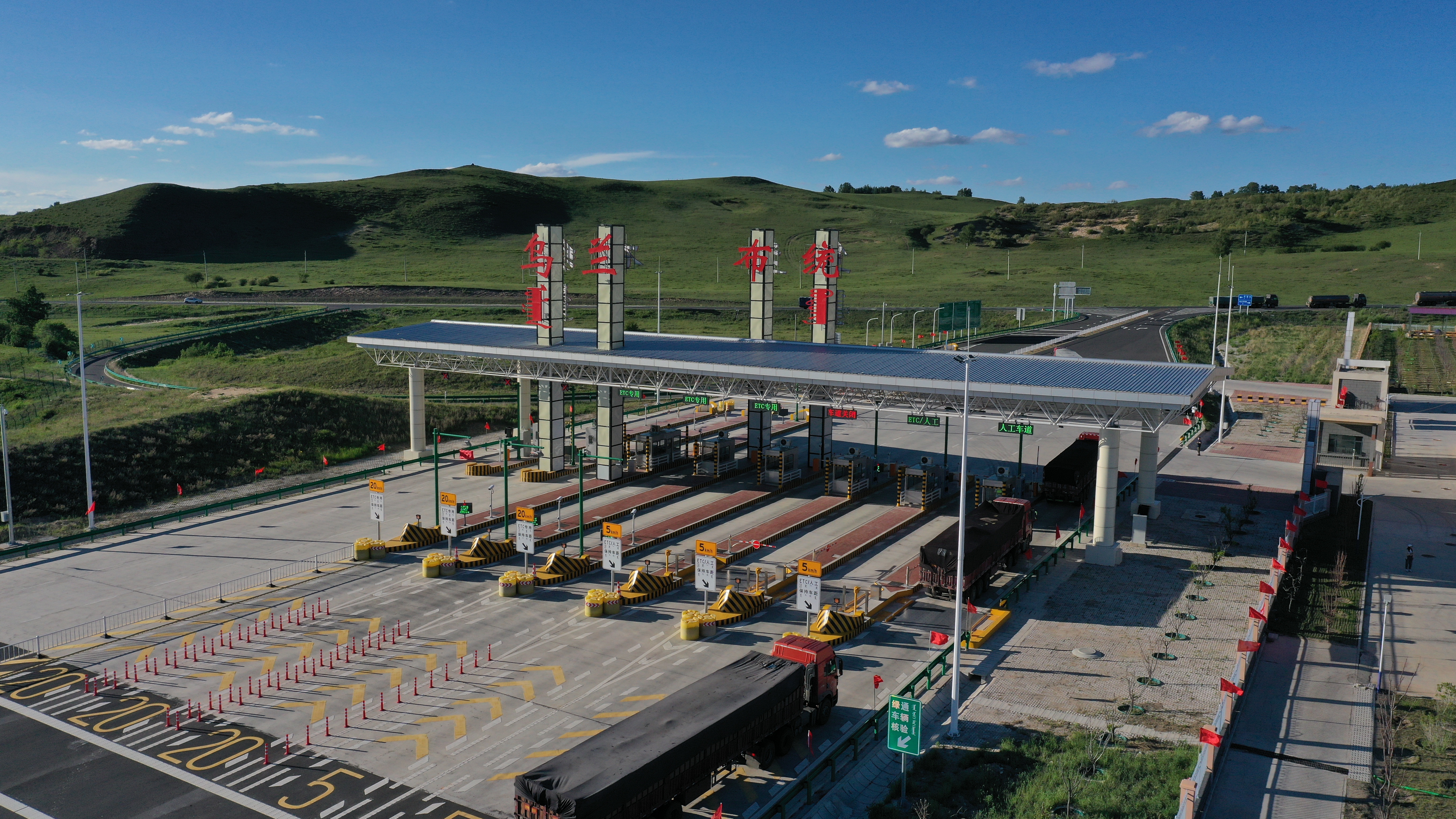 作为经乌高速建设期间的控制性工程,中交路桥建设有限公司承建的西拉